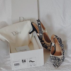 J'ADIOR SLINGBACK PUMP on navy blue